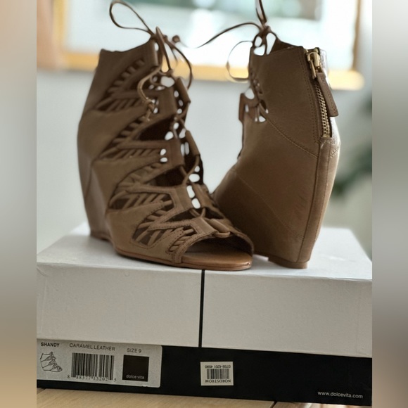 Dolce Vita lace up wedge heels, size 9 - Picture 1 of 4
